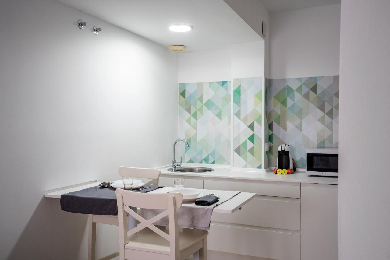 Hostal Plaza De Italia Caces Екстериор снимка