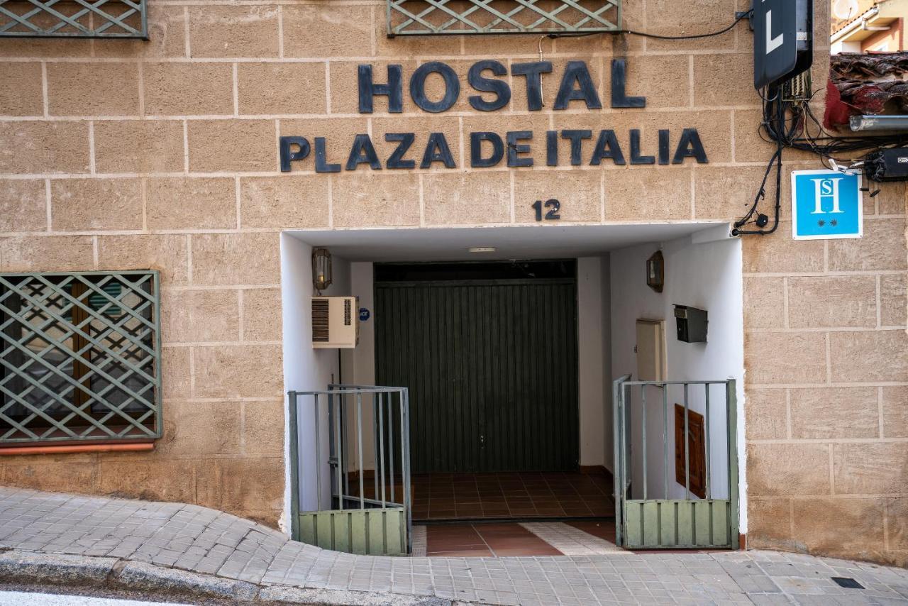 Hostal Plaza De Italia Caces Екстериор снимка