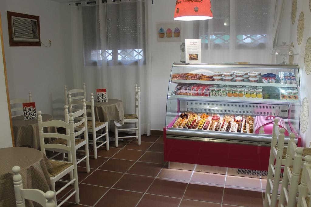 Hostal Plaza De Italia Caces Екстериор снимка