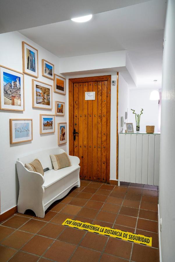 Hostal Plaza De Italia Caces Екстериор снимка