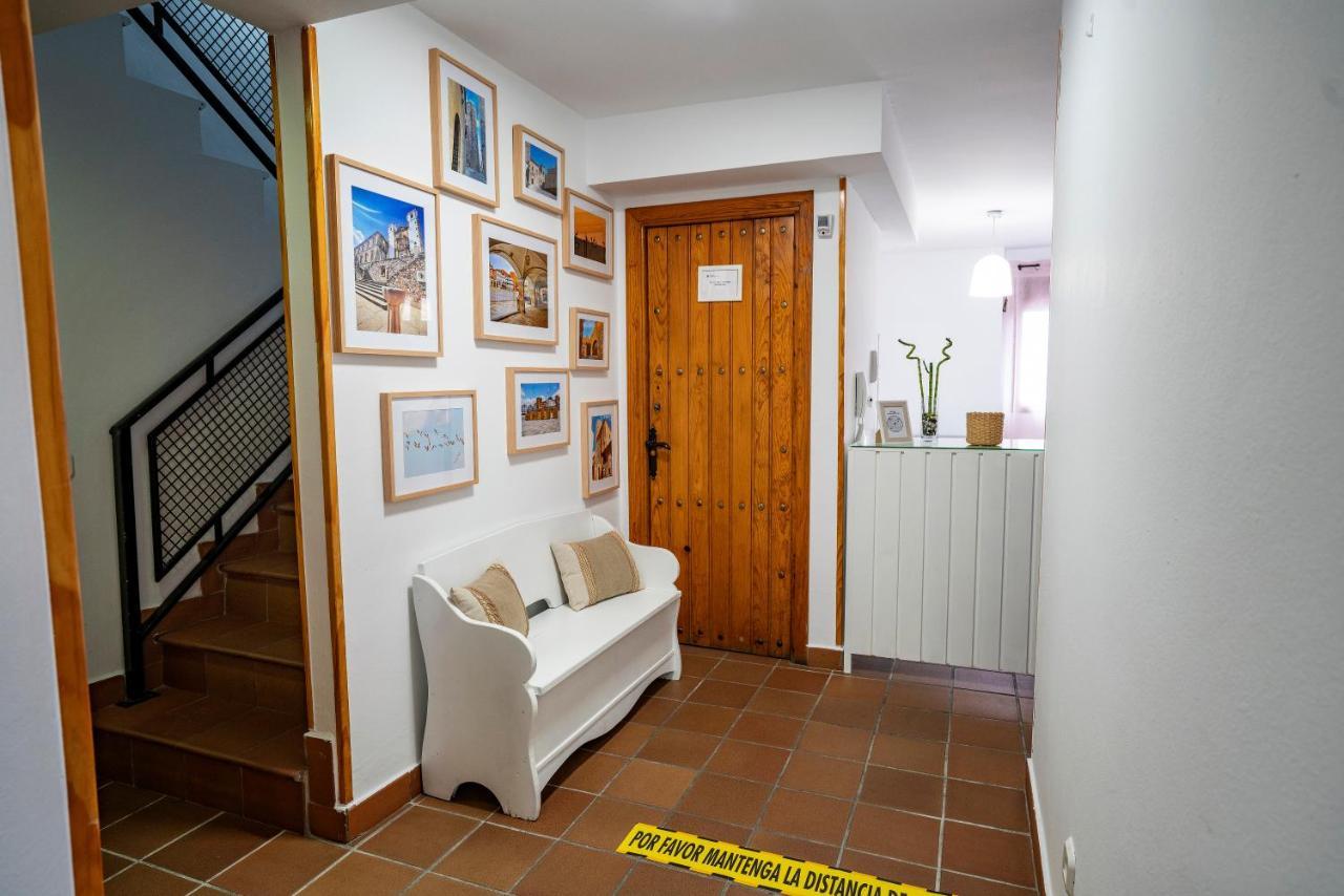 Hostal Plaza De Italia Caces Екстериор снимка