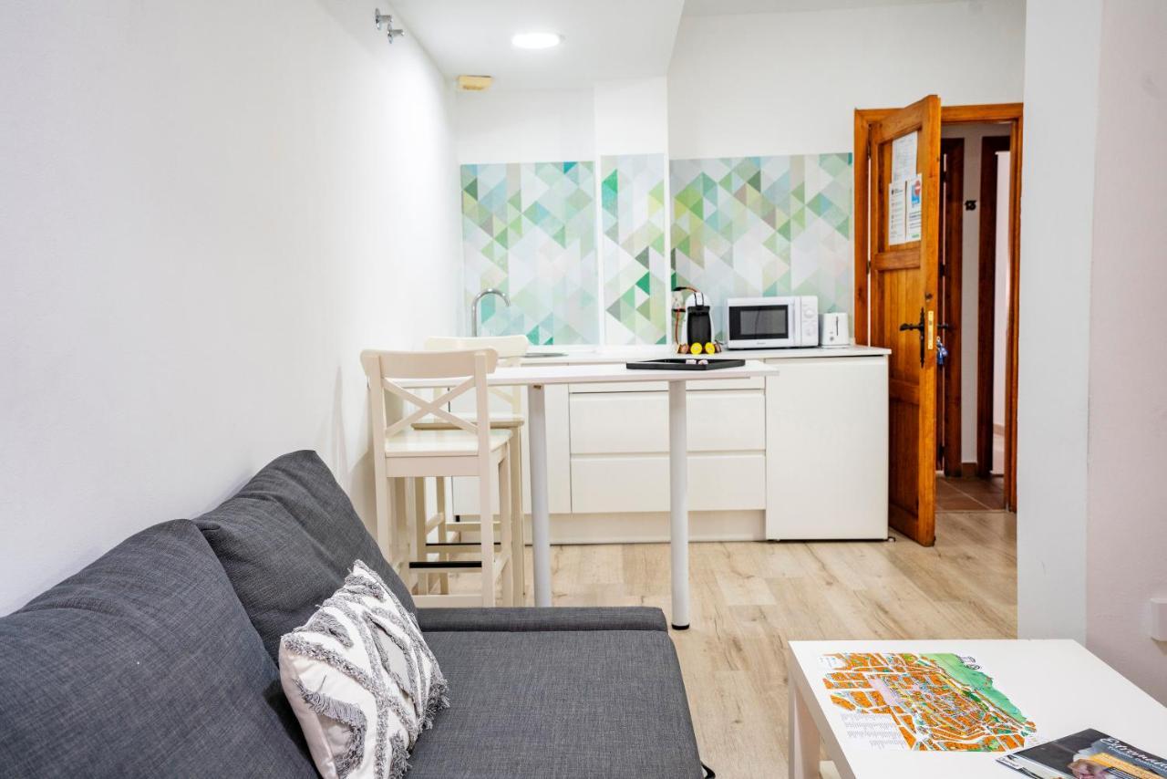 Hostal Plaza De Italia Caces Екстериор снимка