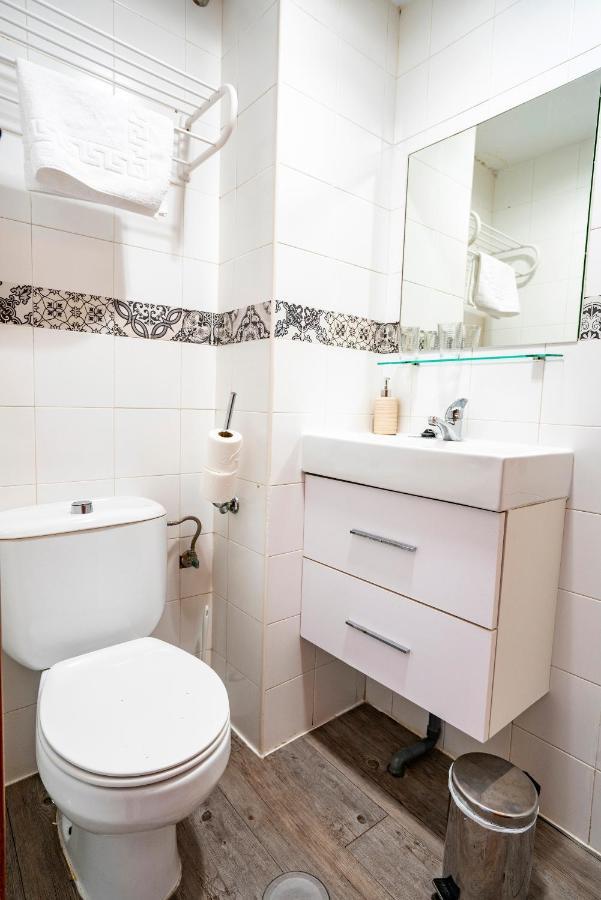 Hostal Plaza De Italia Caces Екстериор снимка