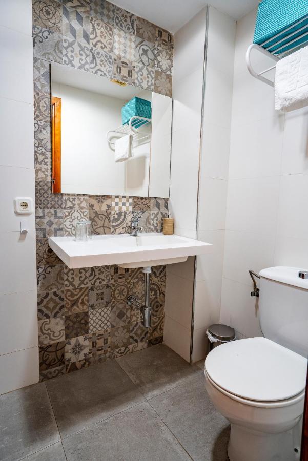 Hostal Plaza De Italia Caces Екстериор снимка