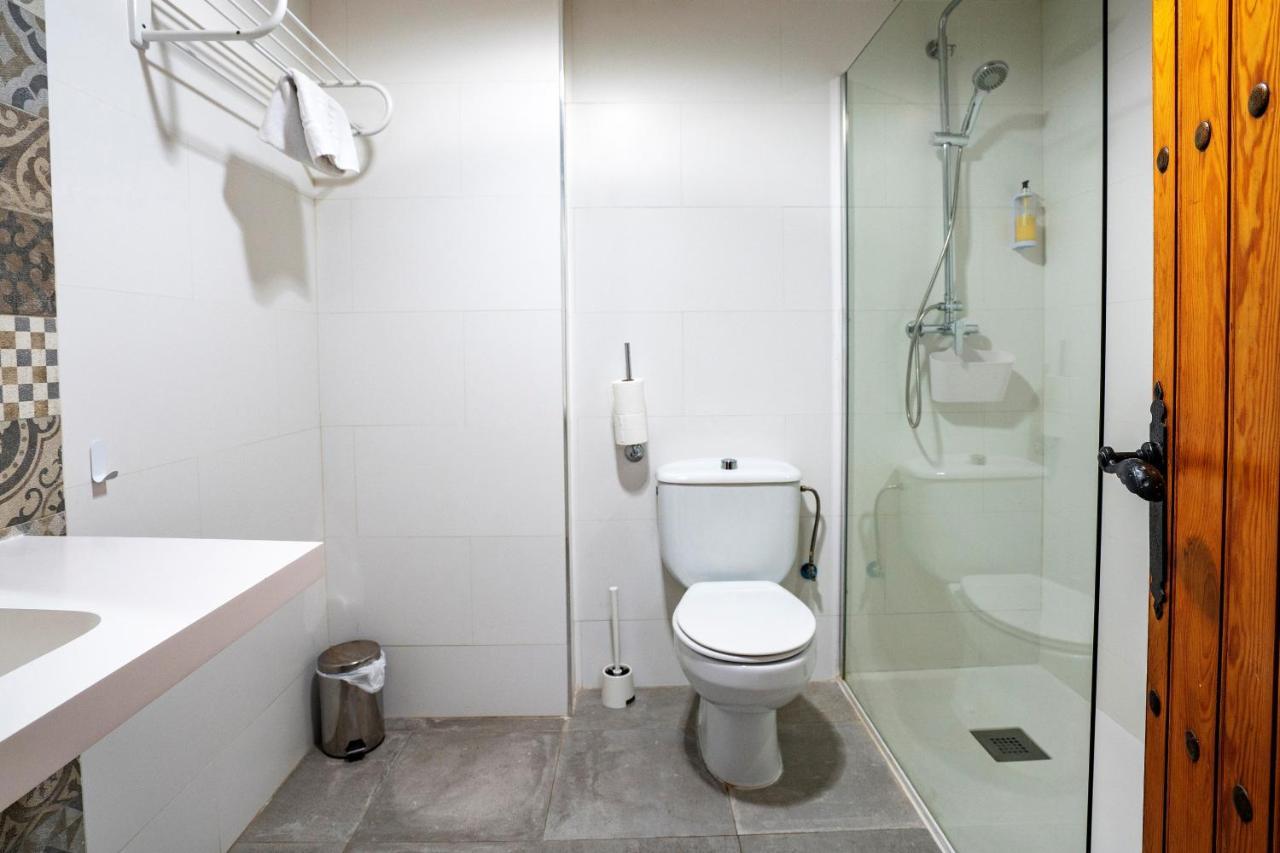 Hostal Plaza De Italia Caces Екстериор снимка