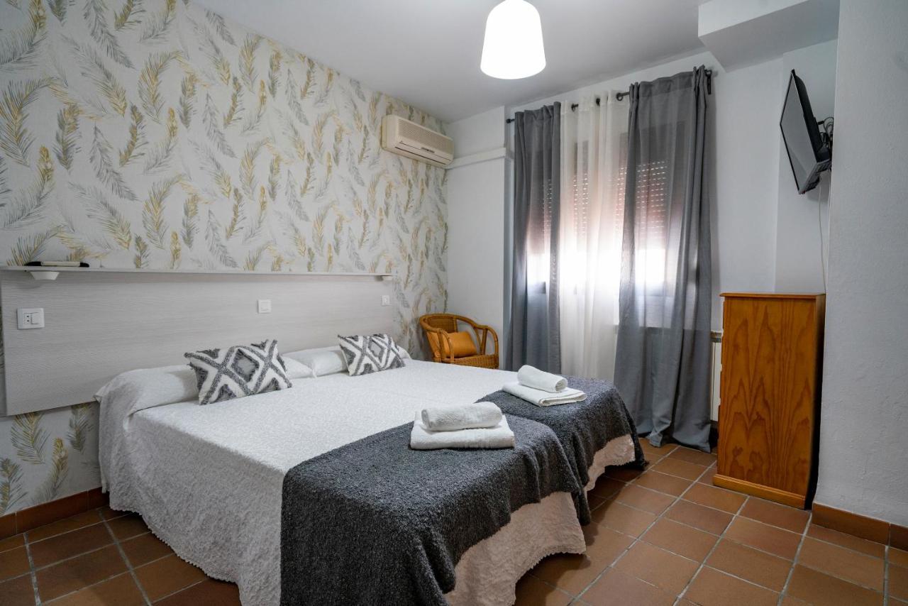 Hostal Plaza De Italia Caces Екстериор снимка