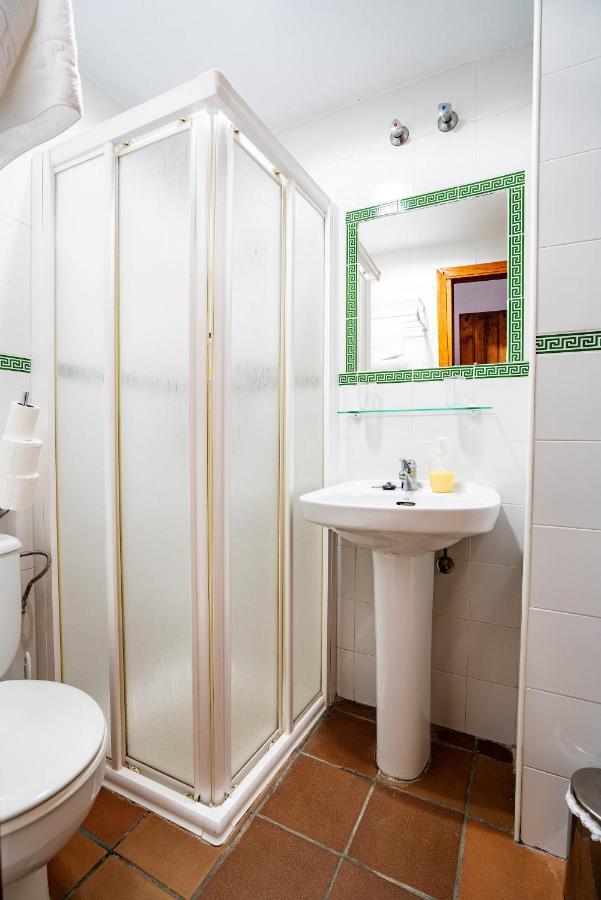 Hostal Plaza De Italia Caces Екстериор снимка