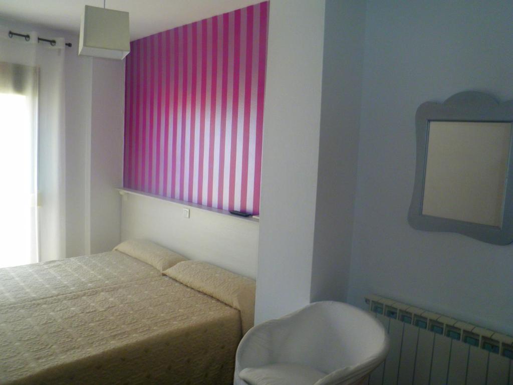 Hostal Plaza De Italia Caces Екстериор снимка