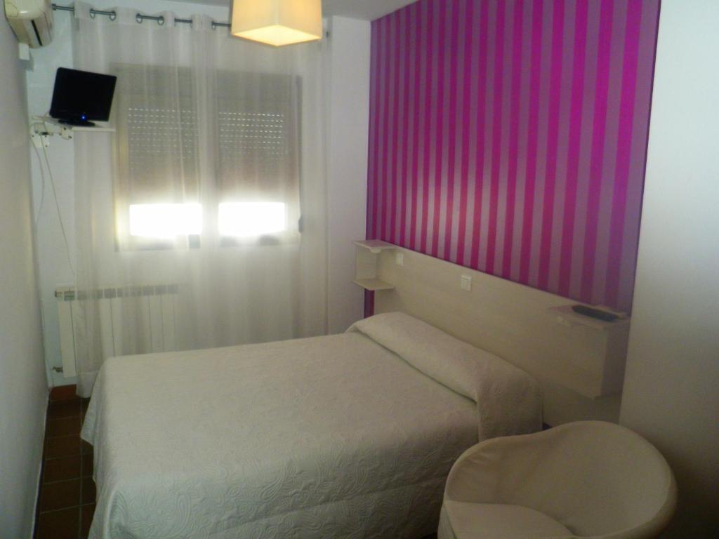 Hostal Plaza De Italia Caces Екстериор снимка