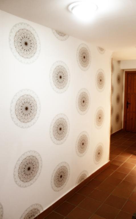 Hostal Plaza De Italia Caces Екстериор снимка
