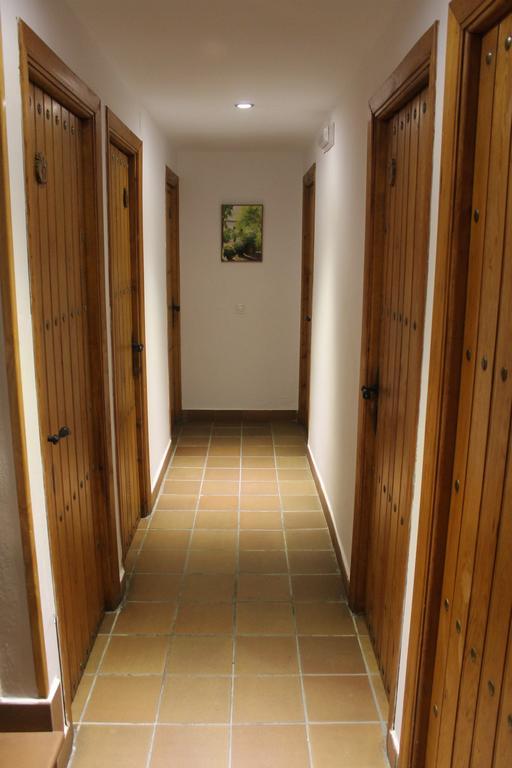 Hostal Plaza De Italia Caces Екстериор снимка