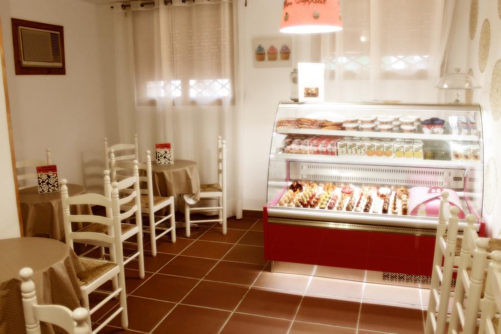 Hostal Plaza De Italia Caces Екстериор снимка